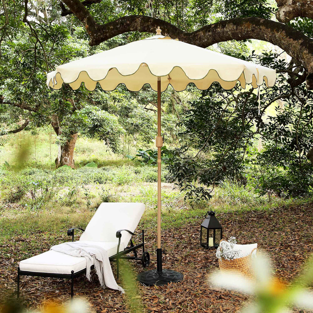 harrows patio umbrellas Beige 2.6M Octagonal Crank and Tilt Parasol with Grass Green Scalloped Edge