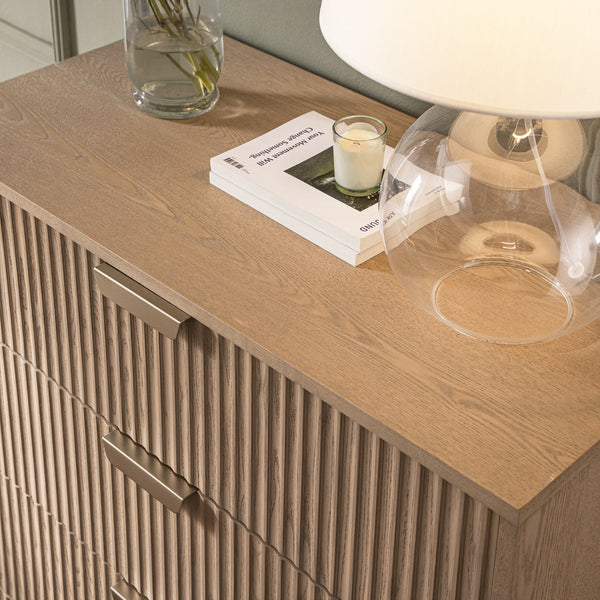 Richmond Ridged 5 Drawer Dresser, Light Ash