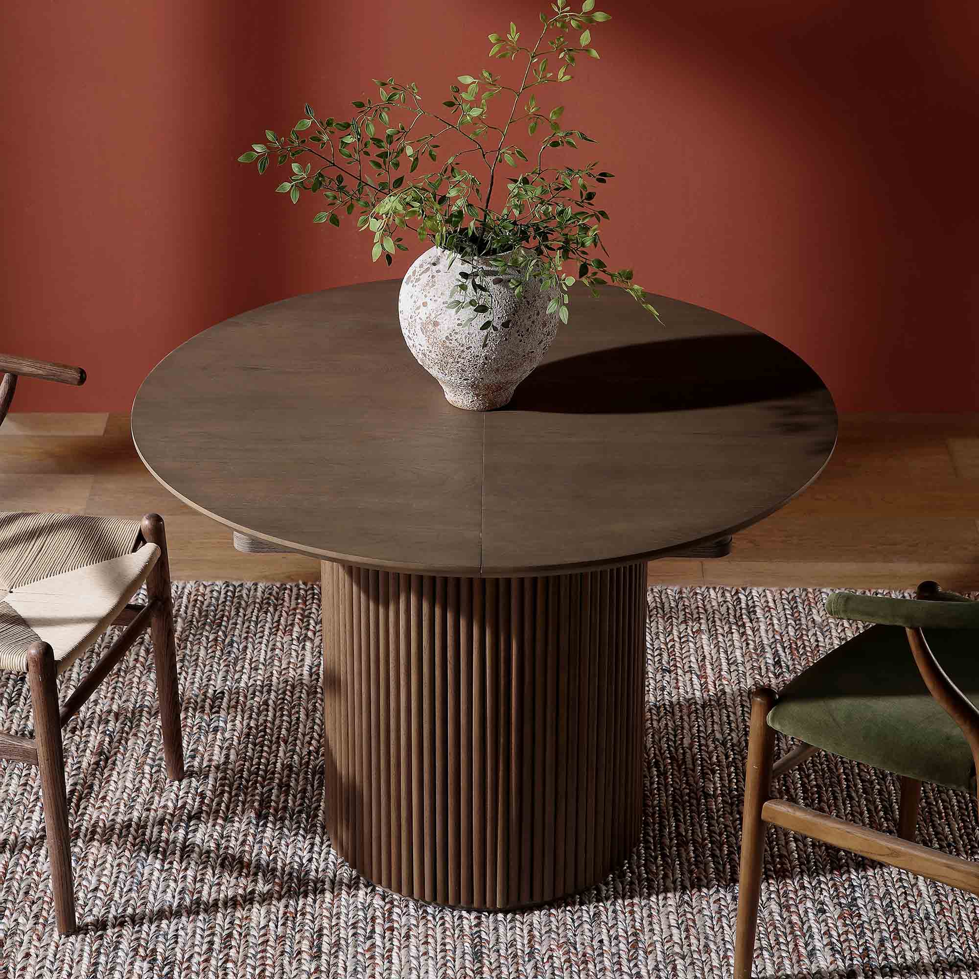 Maru Round 4-6 Seater Extending Oak Pedestal Dining Table, Silver Oak ...
