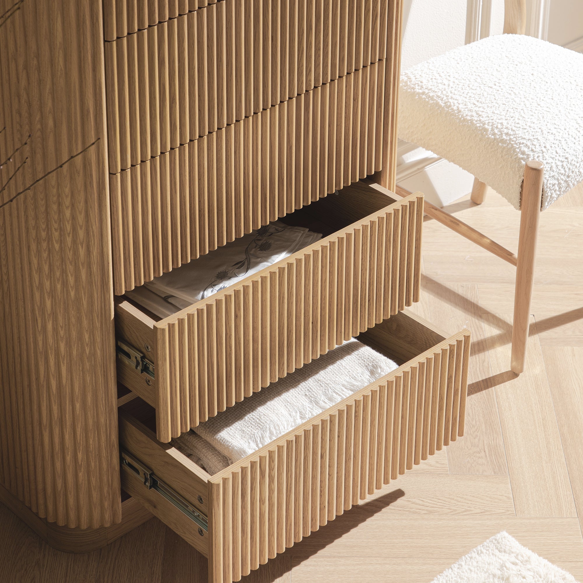 Maru 5 Drawer Dresser, Oak