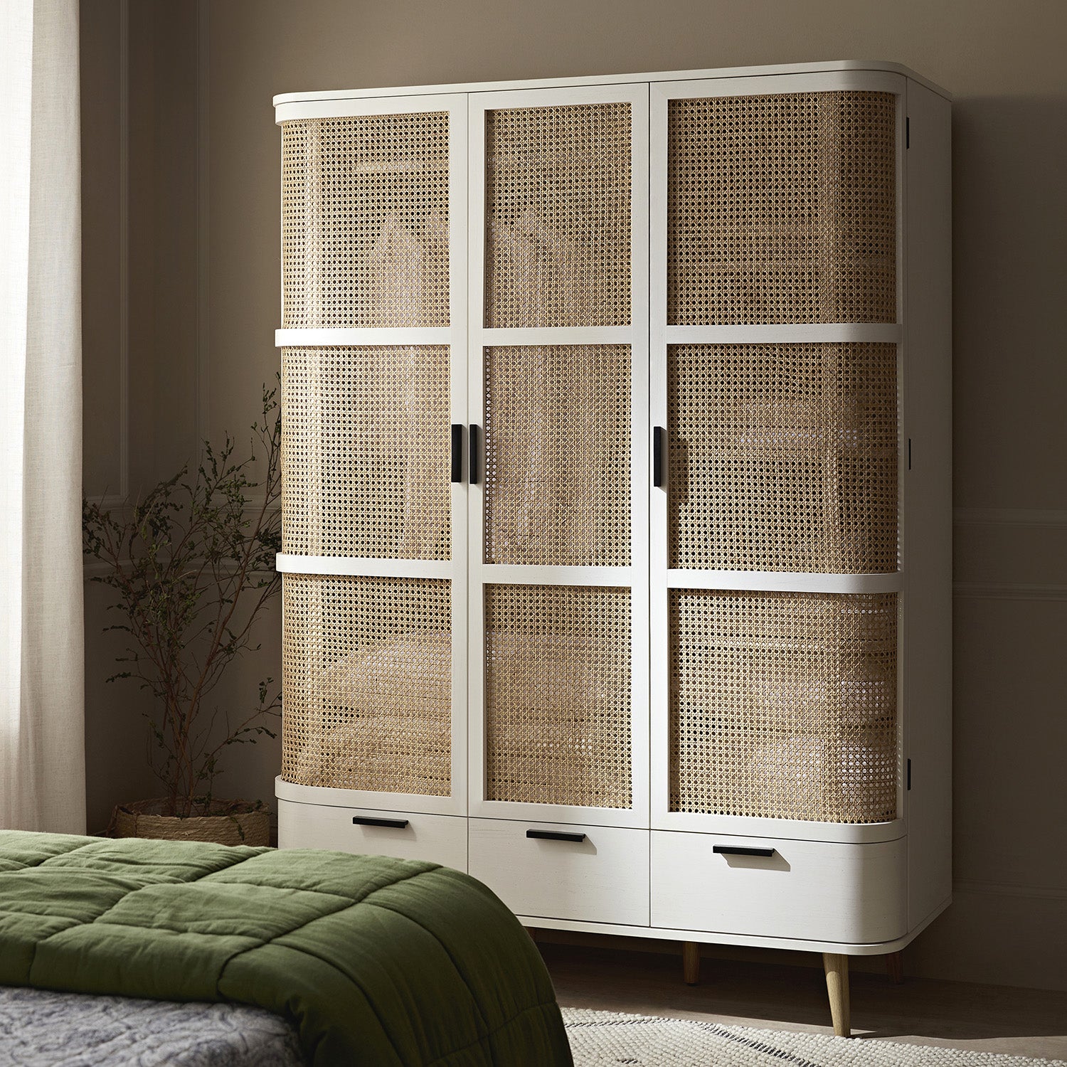 Izzy Curved Rattan Triple  Closet, White