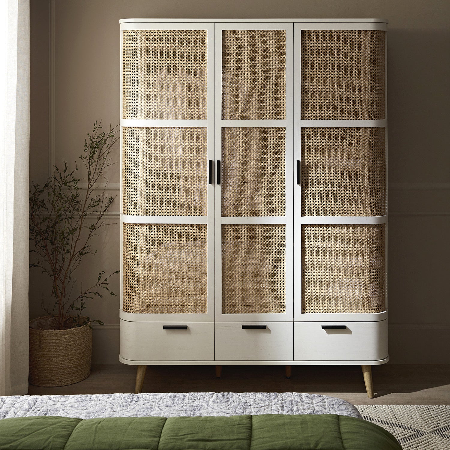 Izzy Curved Rattan Triple  Closet, White