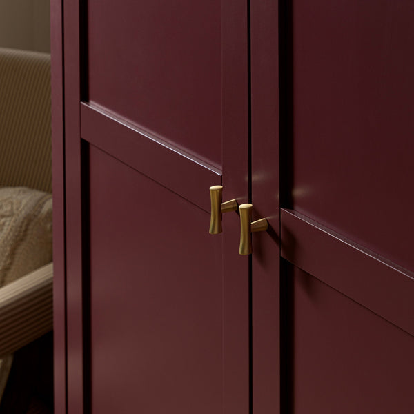 Oakham Double Closet, Wild Cherry