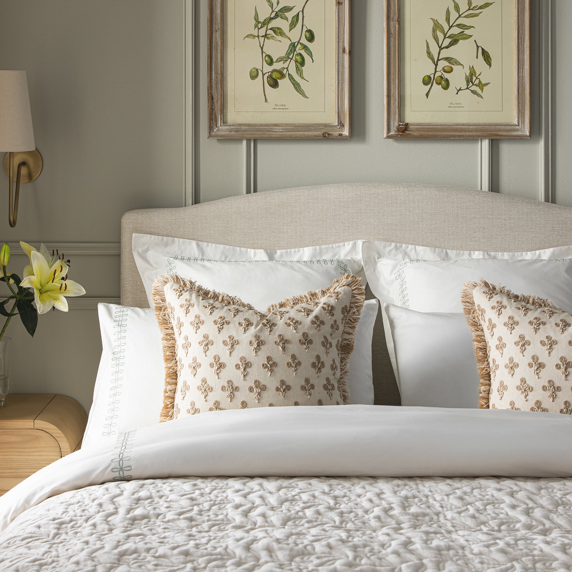 Chilworth Upholstered Ottoman Storage Bed, Ivory Weave Fabric