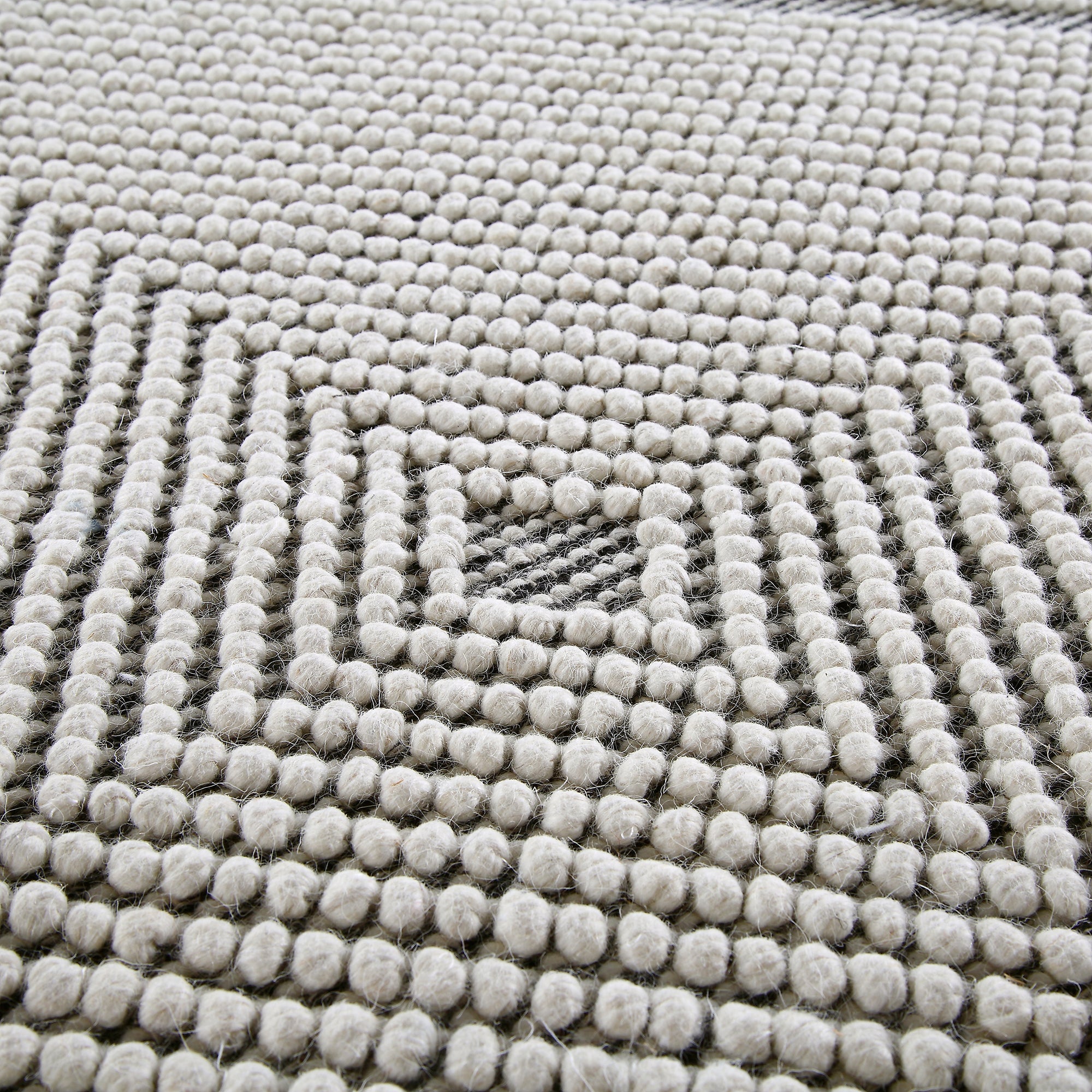 Round Diamond Rug Avanti Handwoven Salt and Pepper Diamond Bobble Wool Round Rug | daals.com