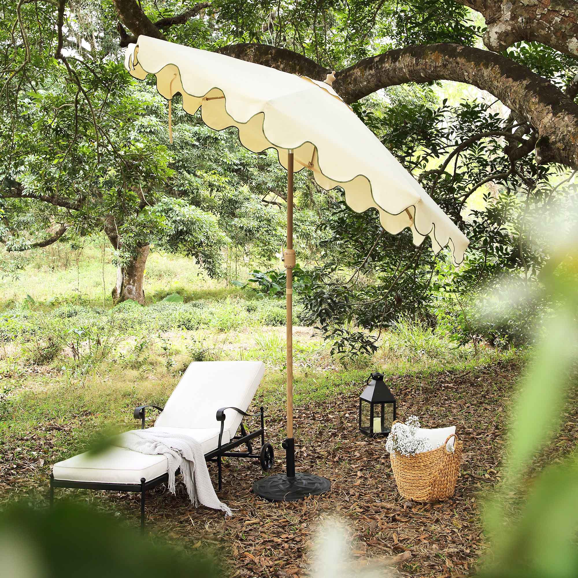 beige patio umbrella with scalloped edge Beige 2.6M Octagonal Crank and Tilt Parasol with Grass Green Scalloped Edge