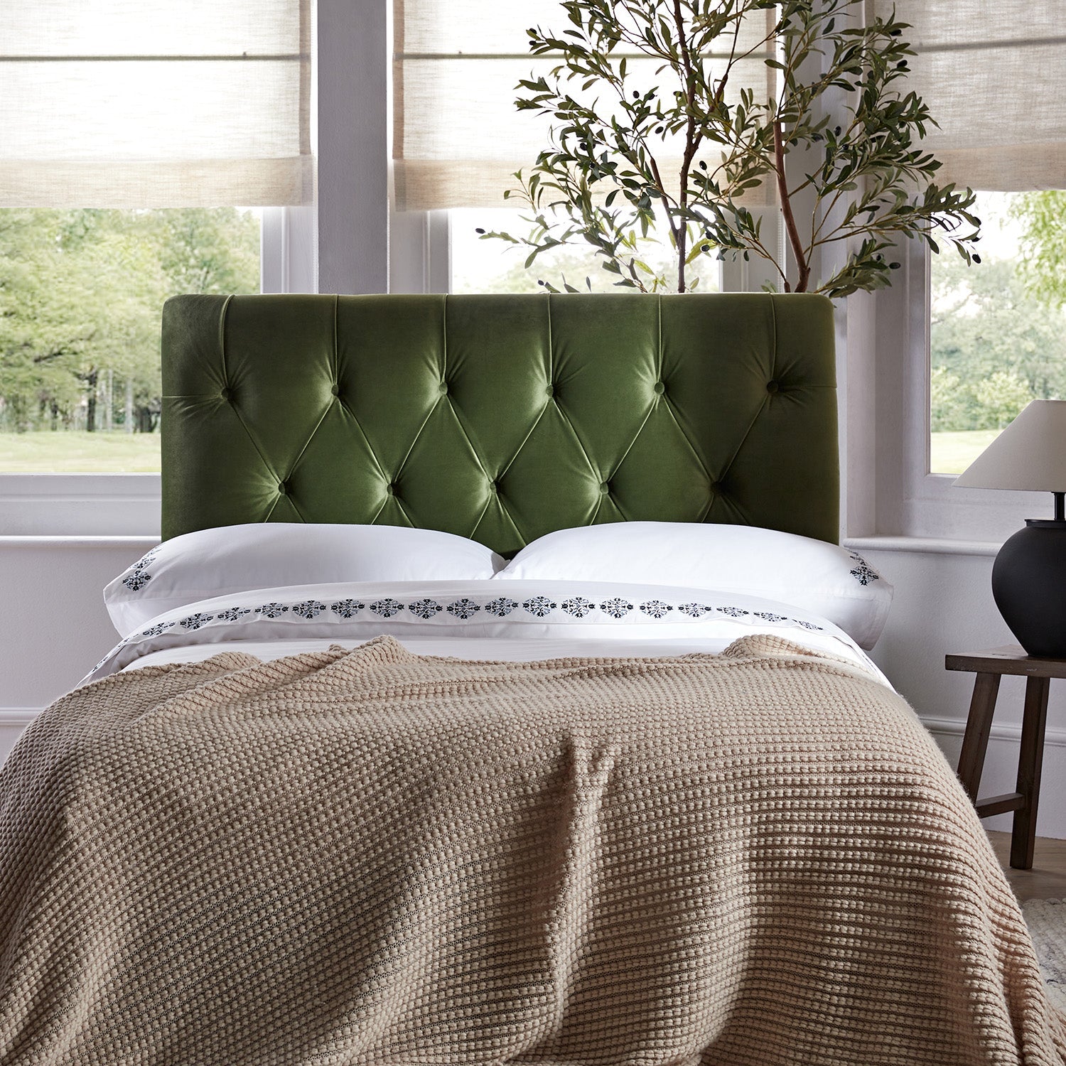 Portland Full size Buttoned Fold-Out Bed in Ottoman, Moss Green Velvet