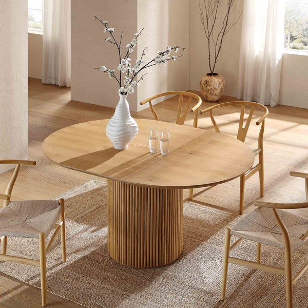 Round Oak Dining Table Maru Round 4-6 Seater Extending Oak