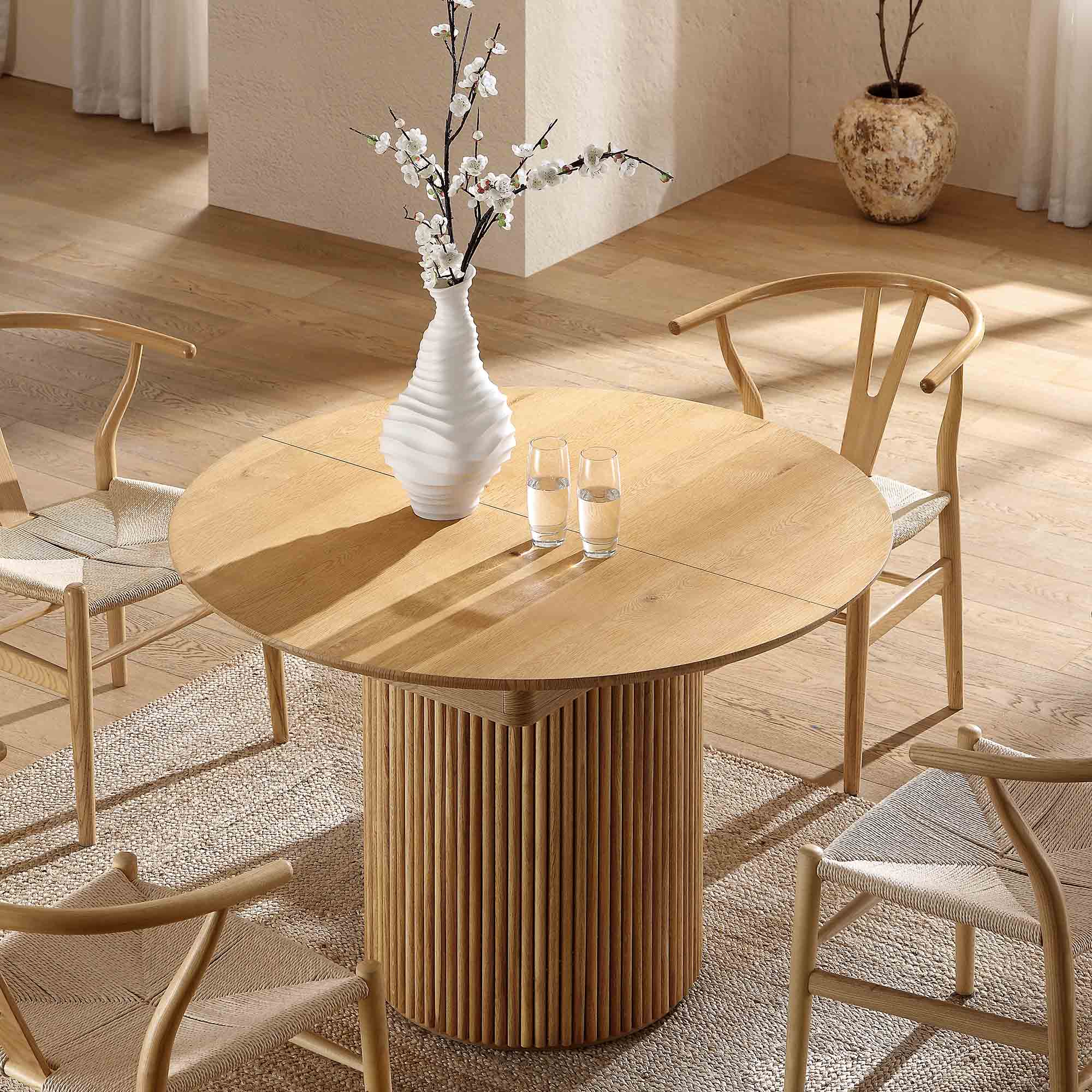 Oa Table Maru Round 4-6 Seater Extending Oak Pedestal Dining Table, Oak | daals.com